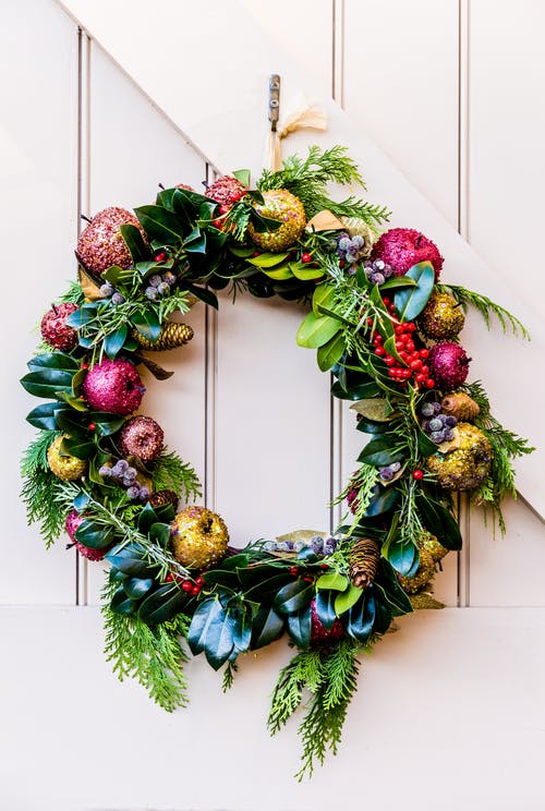 A Glowing Christmas Wreath To Light Up Your Home