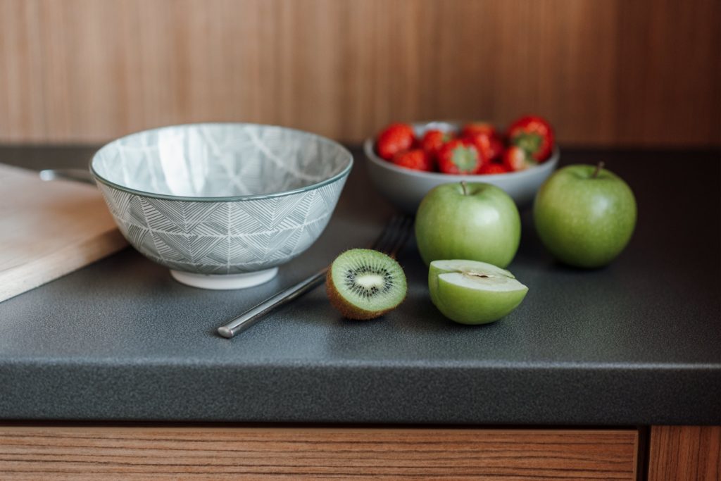 Strawberries and kiwi in a bowl